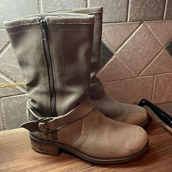 UGG Australia Sylvia Suede Boots - 6.5 - Good Condition - Picture 3 of 10